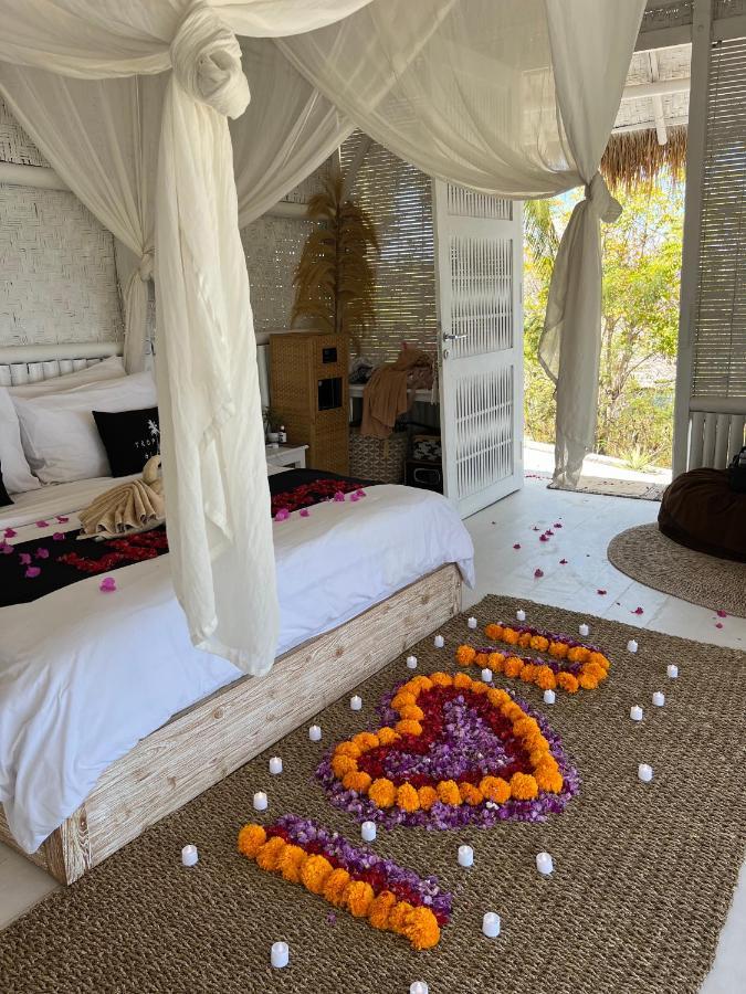 Tropical Glamping Nusa Penida - Private Romantic Seaside Bungalow Diamond Beach Polilit エクステリア 写真